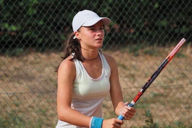 Стела Пеева на тенис корта