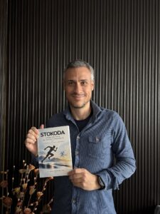 Стойчо Коджабашев с книгата „STOKODA. Архитектура на представянето“